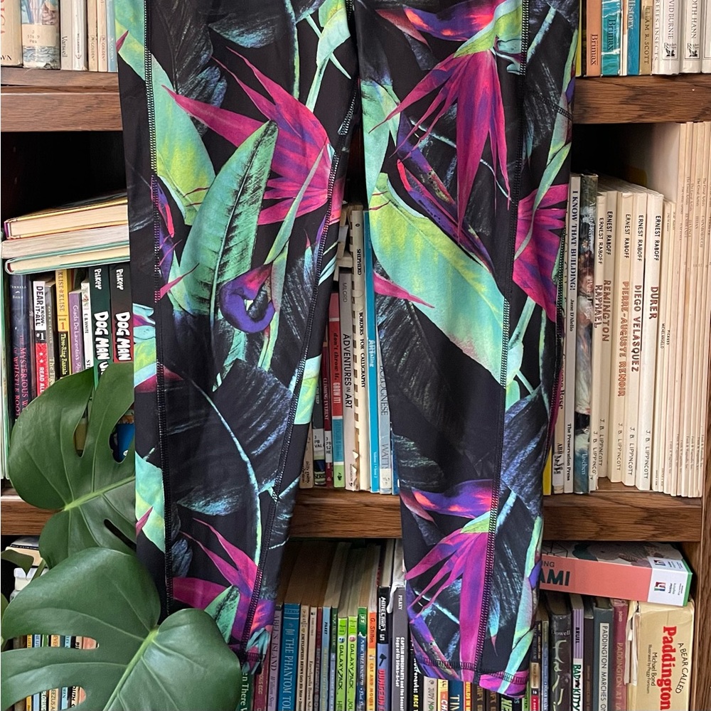 DSG Women’s Performance 7/8 Length Large Leggings Tropical Print Like New